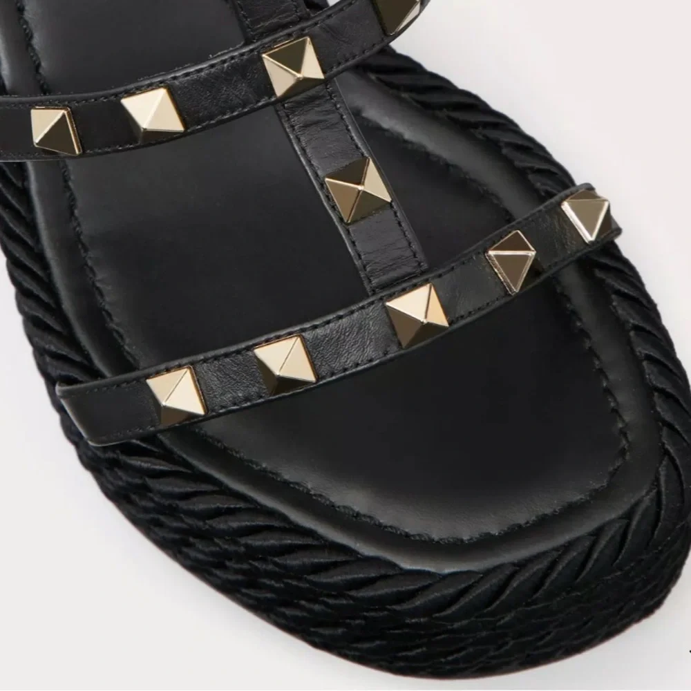 Valentino Garavani Rockstud NWOT ankle strap wedge sandal - Picture 4 of 16